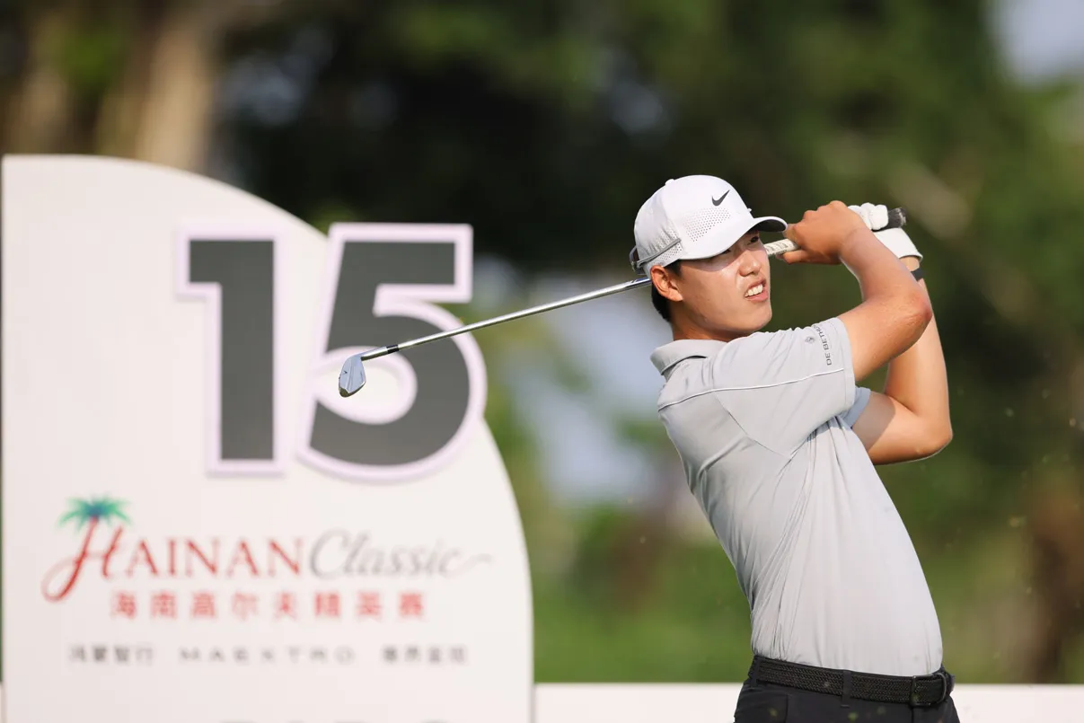 Ding Wenyi in Action